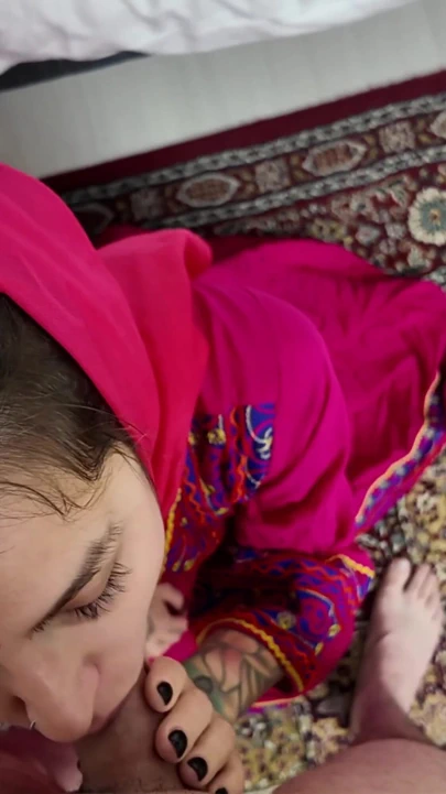 Sevimli Afgan kız sikimi emiyor - porno afgan | Klip 1