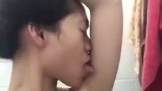 Endonezya bebeğim koltuk altı ile oynuyor (bölüm 1)