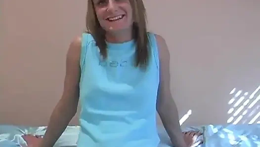 Gia sıkı amcığıyla oynuyor