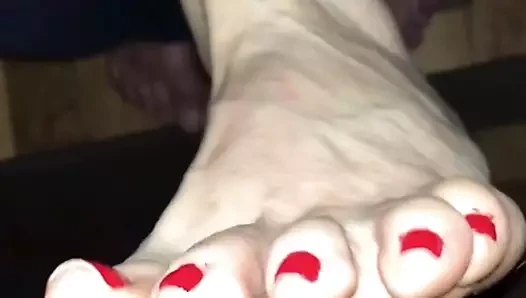 Daha fazla boşalmak için hanımları ayaklar ve ayak