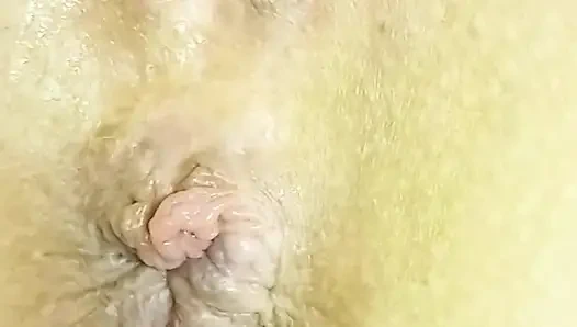 Ateşli seksi kadın amcık pompasını götüne sokuyor