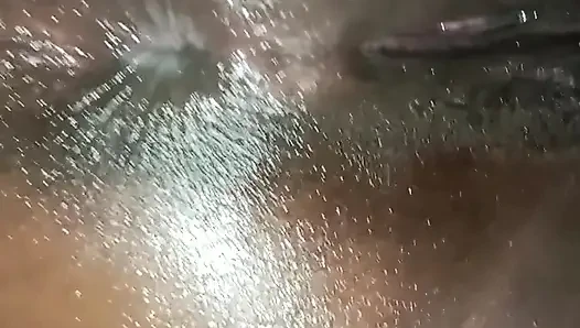 Makan Maalik evimde tüm arazinin tamamen sular altında olduğunu söylüyor