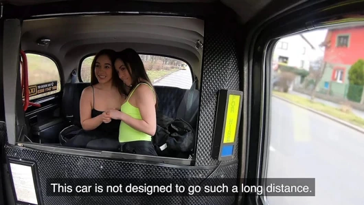 Sahte taksi, arsız İspanyol lezbiyenler anastasia ve ginebra