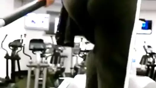 Vay!!! Güzel göt 53 (spor salonu)