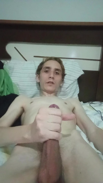 Elbisesiz yatakta