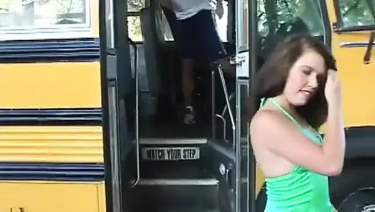 Cute Babe Gives Blowy Outdoors and Then Get Her Eyes Full of Cum