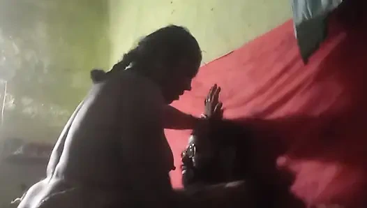 Tatminsiz desi köyü yengesi sevgilisiyle sikiliyor