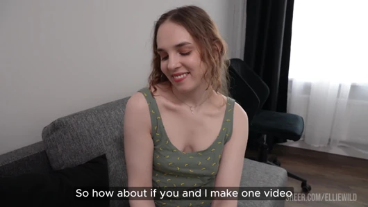 Genç bakış açısı adam tatlı kızla ev yapımı porno kaydediyor, içine boşalıyor!
