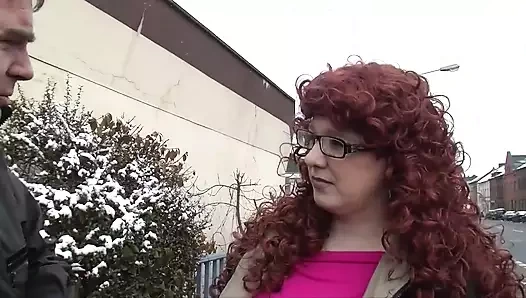 Büyük vücutlu büyük memeli kızıl saçlı orta yaşlı seksi kadın sikişiyor... Memelere boşalma