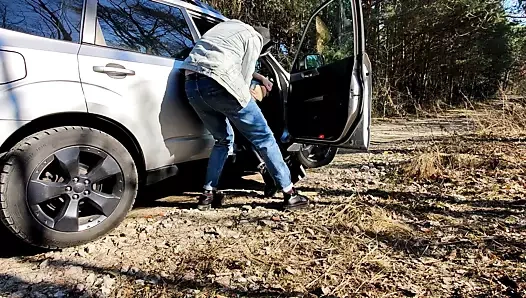 Çığlık at. bir güzel yakaladı ve onu kıçından becerdin