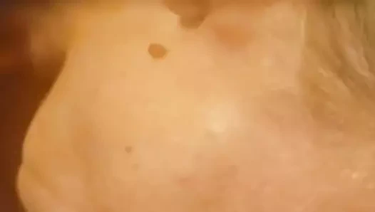 başka bir üstsüz oral seks