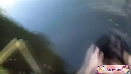 Gölde bir deniz kızı buldum ve emdi