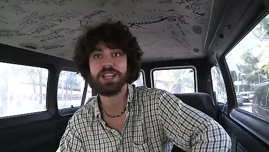 Büyük götlü güzel hatun arabada sikiliyor