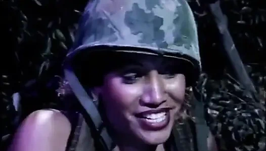 Seksi zenci lezbiyenler üçlü amcık dildo sikiliyor