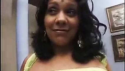 Janaki Hint aunty becerdin