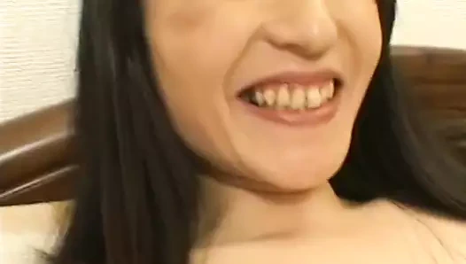 Minyon Japon genç sürtük korunmasız yarakla sikiliyor