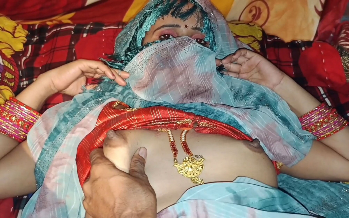 Güzel Hintli yenge gece sikişiyor tam Hintçe video