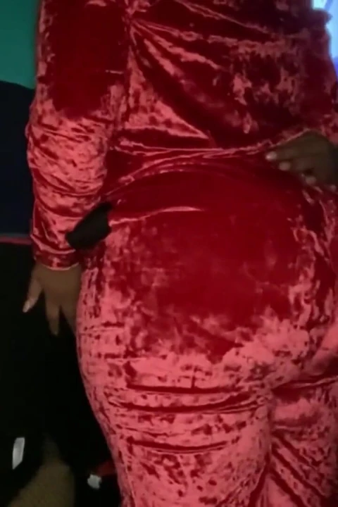 Yangın yeri büyük götlü sikiş domaltarak boşalma seksi
