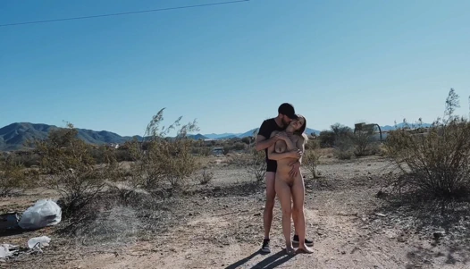 Çölde yol kenarında seks