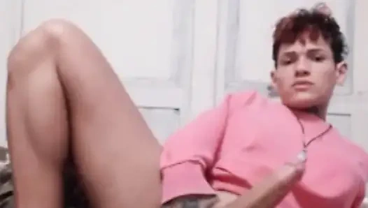 Her şeyin başlangıcı Sabrina kameralar önünde.