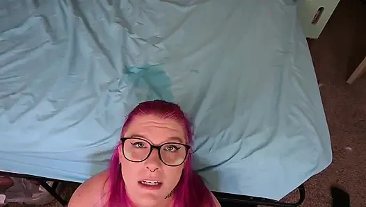 Aşırıya kaçma küçük üvey kız kardeş