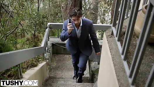 Tushy kız arkadaşım Megan Rain komşusu tarafından götten sikiliyor