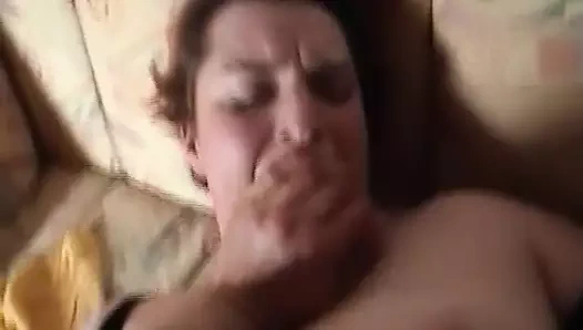 Bir şişman Alman civciv gets ona boğaz becerdin sert içinde pov