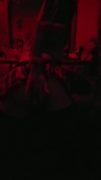 Ailin Gold исполняет мокрые фантазии ... а чего ты ждешь, чтобы поговорить со мной, папочка?