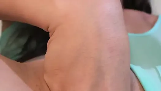 Yakın çekim perefect mastürbasyon orgazmı ve sevimli inleme