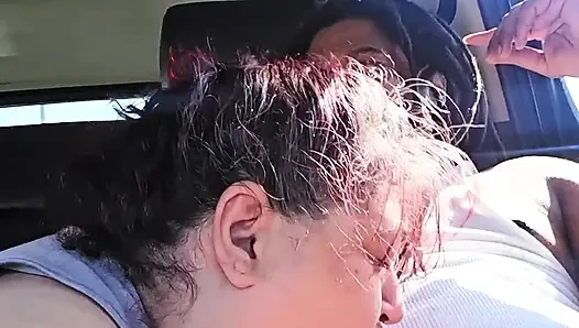 Halka açık döl yutuyor ve büyük zenci sağıyor