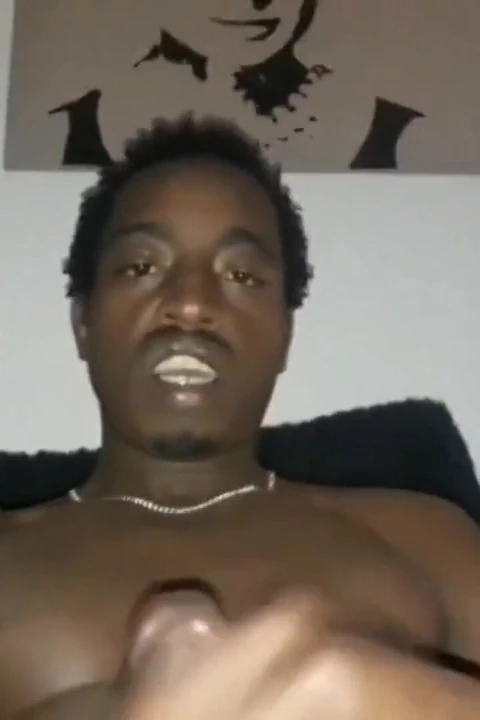 Nata4sex kanepede büyük siyah yarağımı okşuyor