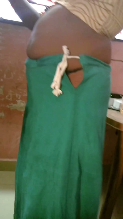 Hintli tamil yaramaz evli kadın renu petticoat bluz saree kocasının arkadaşı için azdırıyor! Indianhotwifex