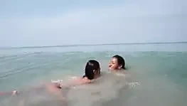 Plajda lezbiyen eğlence