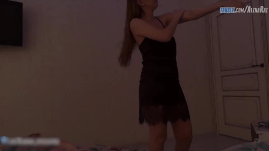 - Bana yalan söyleme, dölünü ye! - Bir otelde üvey annesini sikiyor ve ağzına boşalıyor