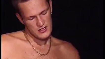 2 sarışın milfs ile sinemada İtalyan üçlü