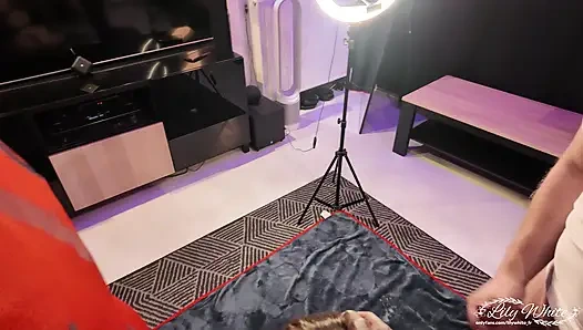 Üç adam beni oturma odama alıyor