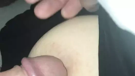 Tavşanın göğüslerine boşalma