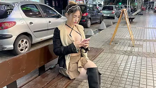 Bir yabancıya götümü veriyorum