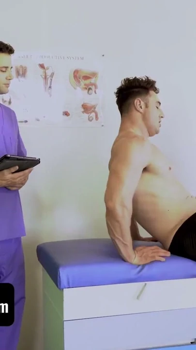 Dr. Johnny Ford ve hemşire Quin Quire büyük yaraklarıyla hastanın göt deliğine masaj yapıyor - doktor kasetleri | Klip 1