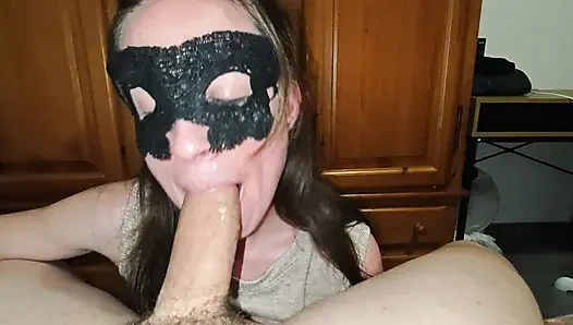 İşten sonra öğle yemeği için kocamın büyük miktarda sütünü