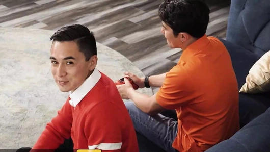 Juan Loco banyoda yürürken Tokyo Leigh meme resimleri çekiyor ve sonunda onları emiyor - brazzers