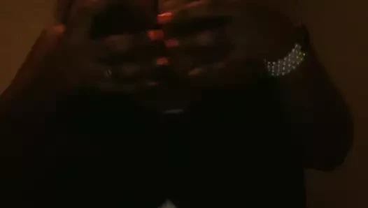 Büyük siyah memeler