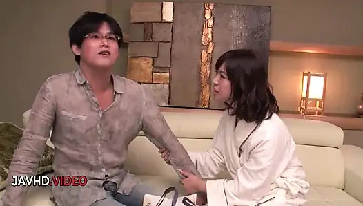 Wakaba Onoue'nun kalın yarak ve sallayan memelerle inanılmaz dölleme deneyimi