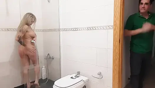 SARıŞıN BÜYÜK MEMELI ORTA YAŞLı SEKSI ÜVEY ANNE DUŞTA ÜVEY OĞLU TARAFıNDAN SIKILIYOR