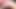 Kırmızılı seksi sarışın kanepede iki büyük yarağı emiyor ve sulu göğüslerine sıvazlıyor