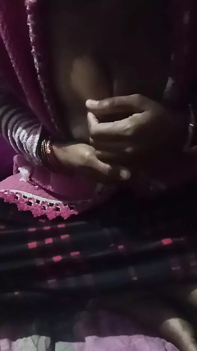 Hintli kadın mastürbasyon yapıyor