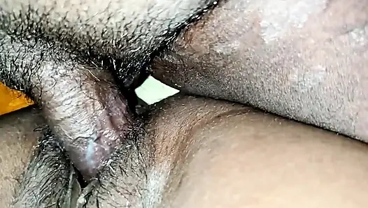 Hintli köylü güzel ateşli yenge göğüslerini gösteriyor