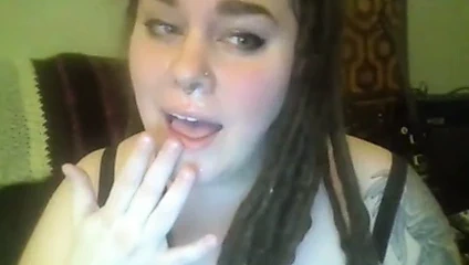 İri güzel kadının yüzüne boşalma