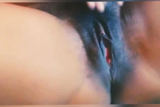 BLACK WOMAN RUBBING HER PUSSY