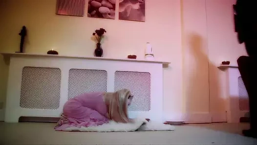 Cindy Behr süte ihtiyacı olan sevimli küçük pembe bir amcık